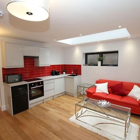 Lovely One Bed Apartment-Near All Transport-Village-Freeparking London Exterior photo