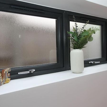 Lovely One Bed Apartment-Near All Transport-Village-Freeparking London Exterior photo